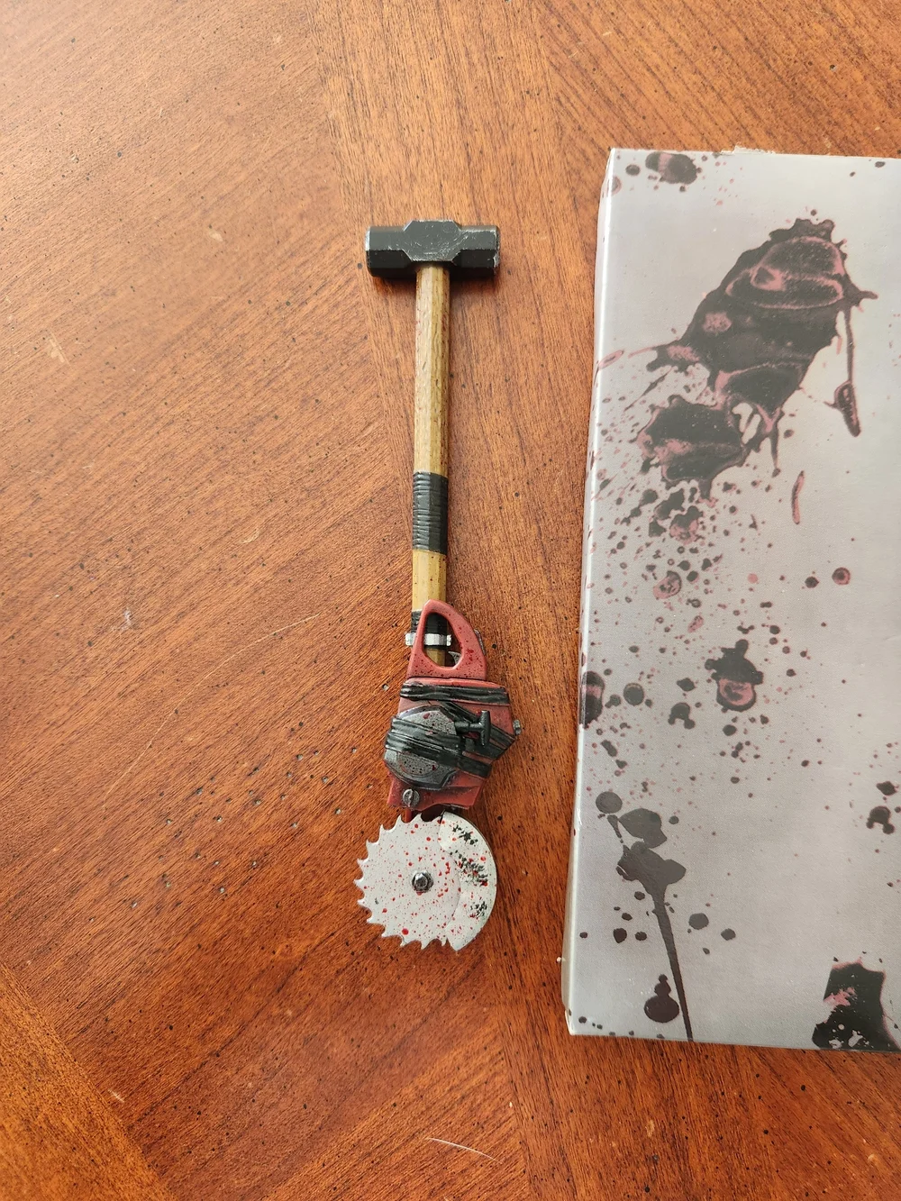 New Dead Rising 3 Themed Hammer & Saw Prop – Black and Red Pen
